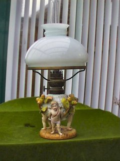 EXQUISITE CHERUB LAMP