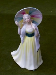 ROYAL DOULTON FIGURINE 