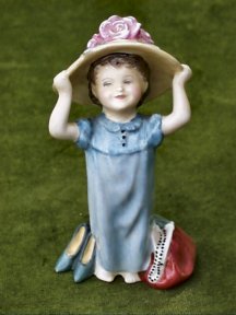 ROYAL DOULTON FIGURINE 