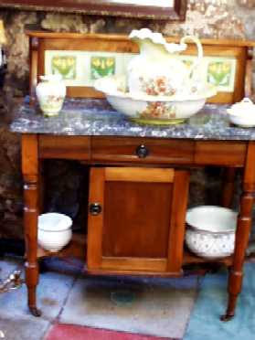 VICTORIAN WASHSTAND